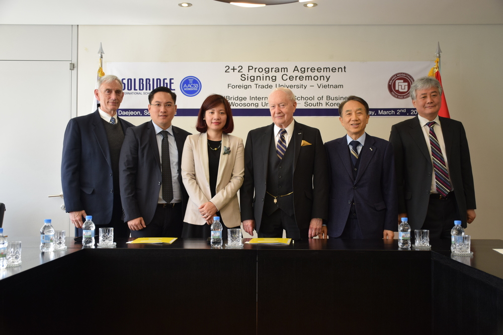 Delegation from Foreign Trade University (Vietnam) visits SolBridge