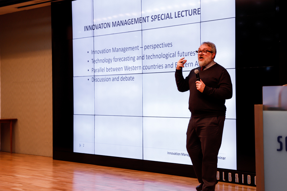 Innovation Management and the Discontinuity of the Innovation Cycle by Dr. Rodrigo Cortopassi Goron Lobo